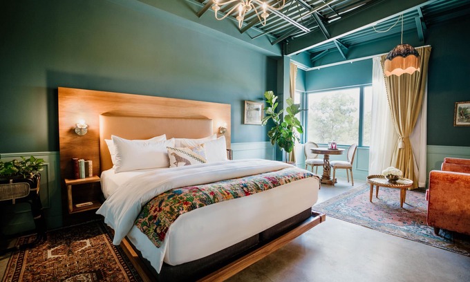 Central East Austin Hotel | The Frances Modern Inn