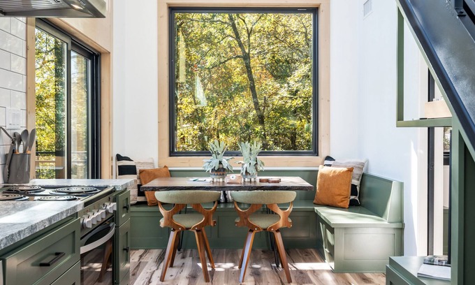 Hot Springs Cabin | The Grasshopper Treehouse, Hot Tub, Sleeps 6