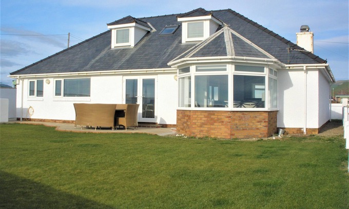 Tywyn Cottage | THE GABLES, pet friendly, country holiday cottage in Tywyn
