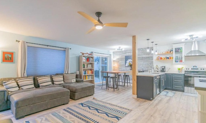 College House | The Garay Townhome w/Contemporary Vibes