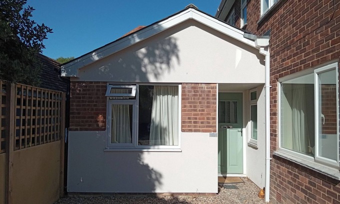 Whitstable Cottage | THE GARDEN HOUSE COTTAGE, pet friendly, with a garden in Whitstable