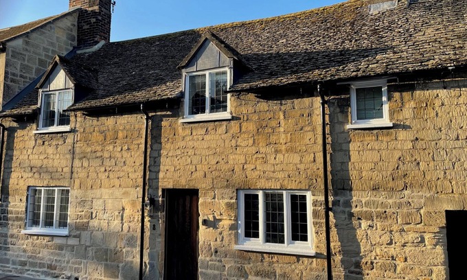 Winchcombe Cottage | THE GARDEN RETREAT, character holiday cottage in Winchcombe