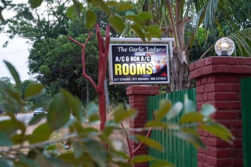 Hingurakgoda Cabin | The garlic Restaurant & Lodge