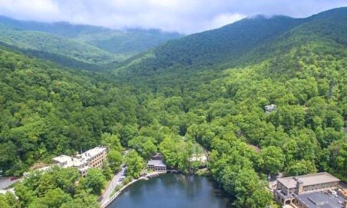 Montreat House | The Gate House | Pet-friendly Montreat Home with Game Room & Screened Porch!