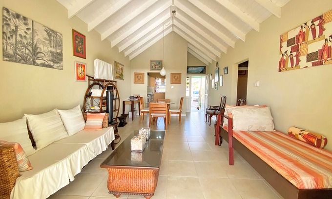 Apple Hall House | The Gem is located a few minutes walk to the gorgeous Bottom Bay Beach