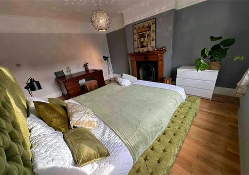 Watford House | The Gemstone Manor