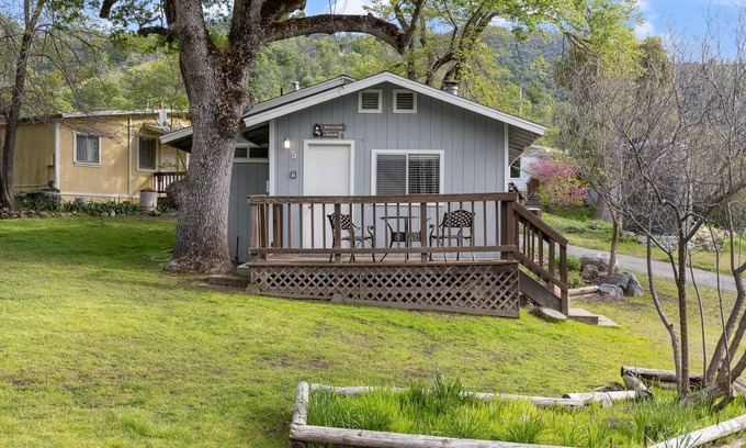 Three Rivers Cabin | The General Grant Cabin Near Sequoia w Pool