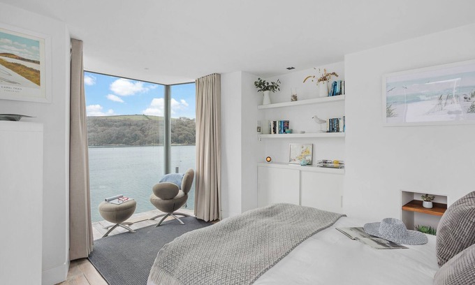 Fowey House | The Glass House, Fowey Luxury, parking & mooring