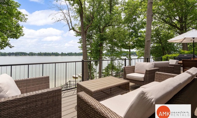 Fennville House | The Glistening Grape - High end Lake Retreat