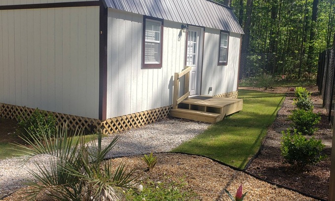 Auburn Cabin | The Godfather Tiny House. 15 minutes from Auburn University, Bucee's & Walmart