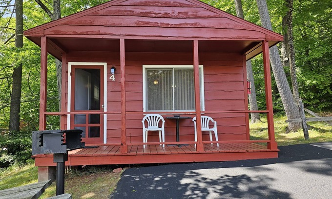 Lake George Cabin | The Gold Eagle Cottage 4