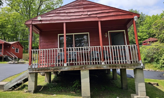Lake George Cabin | The Gold Eagle Cottage 7