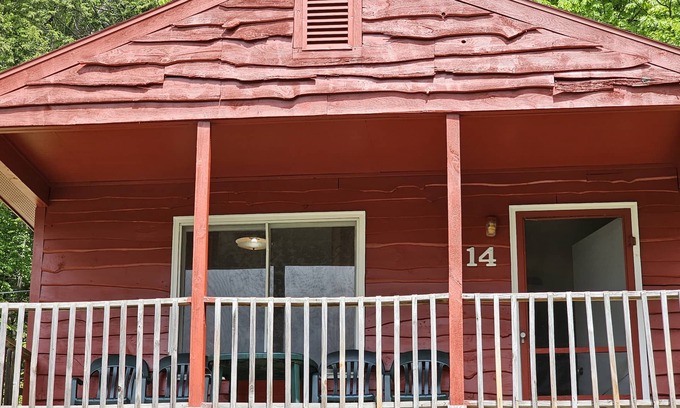 Lake George Cabin | The Gold Eagle Cottage 14