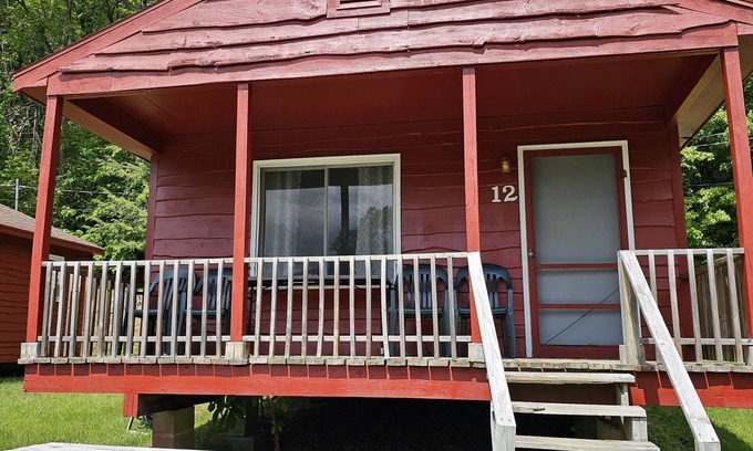 Lake George Cabin | The Gold Eagle Cottage 12