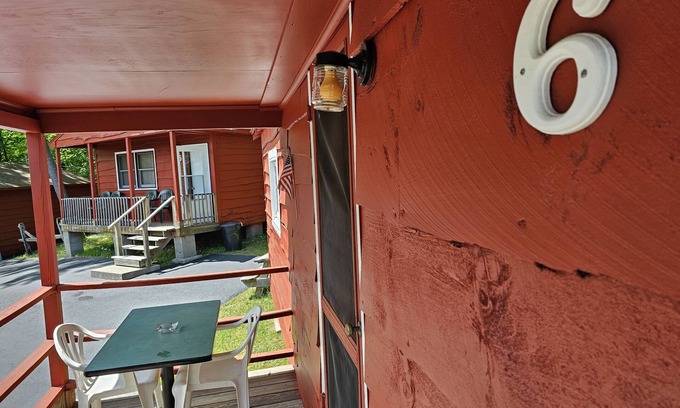 Lake George Cabin | The Gold Eagle Cottage 6