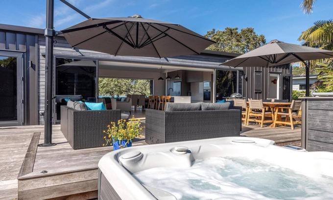 Blackpool House | The Golden Pohutukawa - Beach House - The Golden Pohutukawa - Beach House is a newly built, premium holiday home in an absolute beach front location. With two bedrooms one king and one queen and two bathrooms, this is a wonderful option for up to 4 g