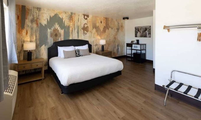 Panguitch Hotel | The Golden Spur Hotel - King Bed - Western Themed