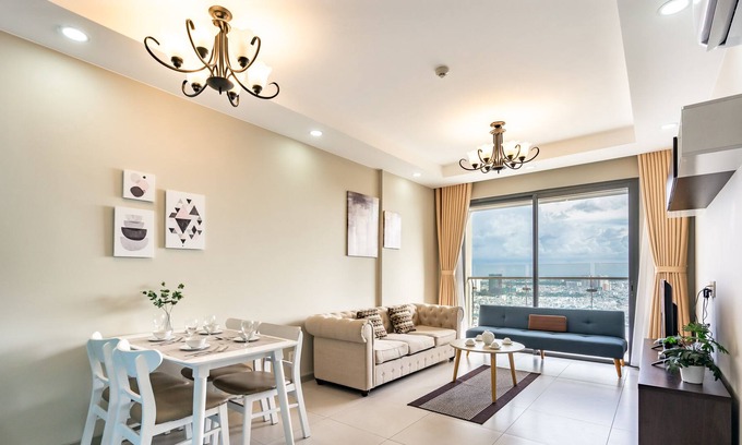 District 4 Apartment | The Goldview Residence