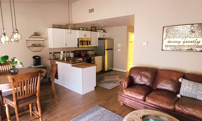 Salado Condo | The Goodfellow