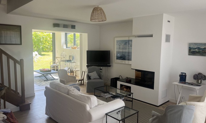 Saint-Gildas-de-Rhuys House | The Govelins beach and the village on foot