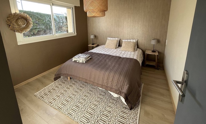 Saint-Martin de Brehal Apartment | The grain of sand