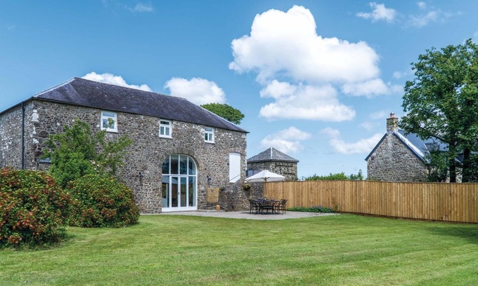 Llawhaden House | The Granary - 3 Bed Barn Conversion - Llawhaden