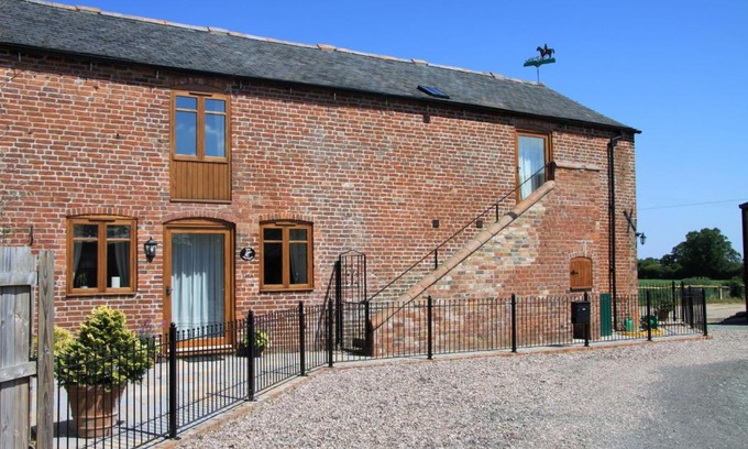 Loppington House | The Granary Self Catering Cottage