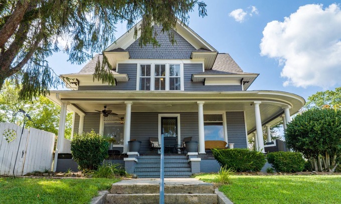Fort Payne House | The Grand House - 5BD & 3 BA