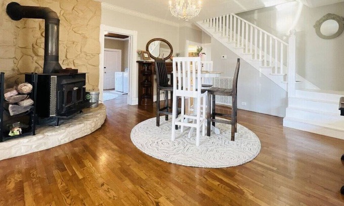 Fort Payne House | The Grand House - With Accessibility | Family Rooms | Fenced Yard | Dog Friendly