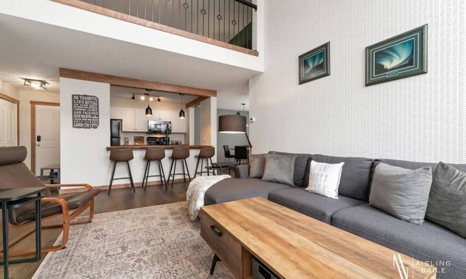 East Kootenay Apartment | The Grand Peak | Pool | Hot Tub | Fireplace | Gym