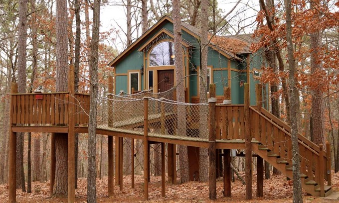 Eureka Springs Hotel | The Grand Treehouse Resort