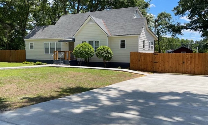 Tuscaloosa House | The Gray Villa- 2.8 Miles to Bryant-Denny Stadium