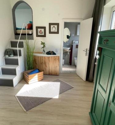 Bielefeld Apartment | THE GREEN DOOR - 40 qm Hinterhaus mit Terrasse für 4-5