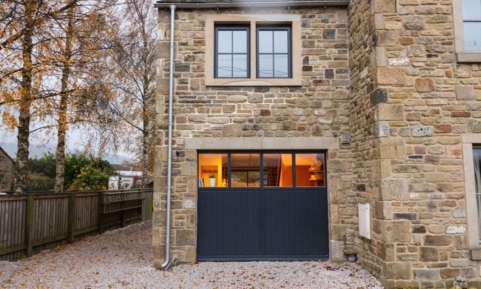 Gargrave Cottage | THE GREENHOUSE, with open fire in Gargrave