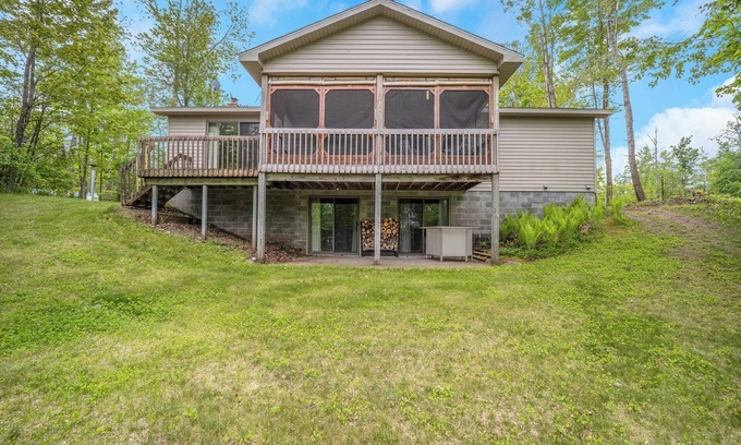 Cheboygan House | The Greenwall Cottage: Watch the Leaves Change Over Lake Huron