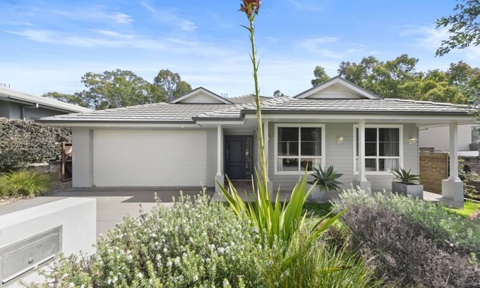 Pokolbin House | The Grey House - Heart of the Hunter