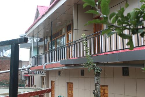 Tehri House | THE GROOVE GARDEN DHANOLTi