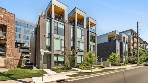 Music Row Apartment | The Grove by AvantStay Stylish Group Stay with Private Bathrooms