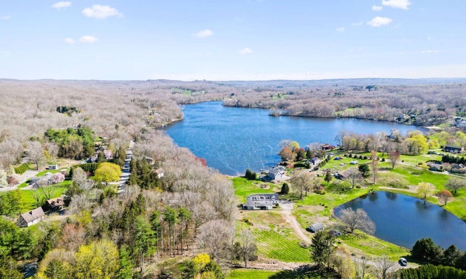 Preston Bed & Breakfast | The Guest Cottage At Amos Lake Winery