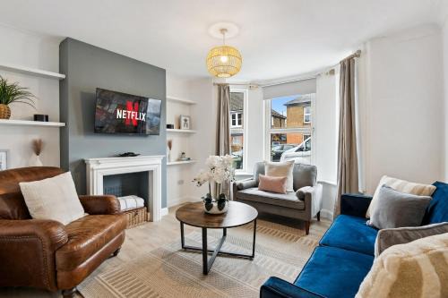 Guildford Apartment | The Guildford Manor - Free Parking - 6 Beds