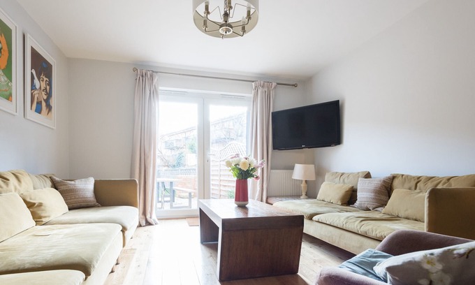 Elephant and Castle House | The Hampton Residence
