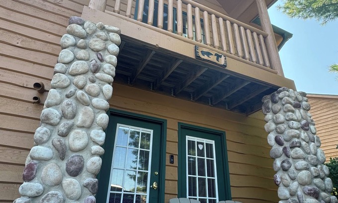 Oglesby Cabin | The Happy Traveler - Cabin at Starved Rock State Park