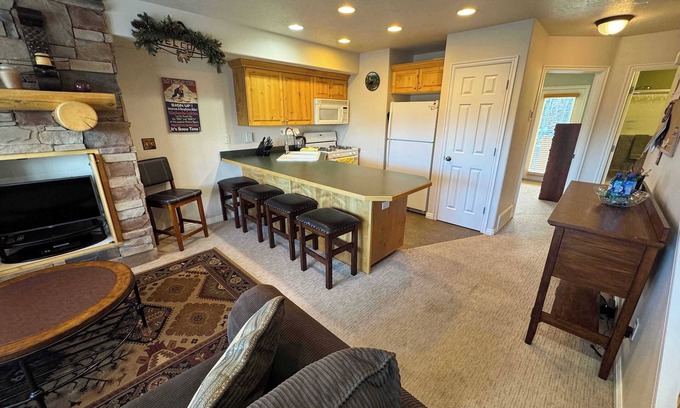 Eden Condo | The Heart of Eden Retreat Spectacular Views