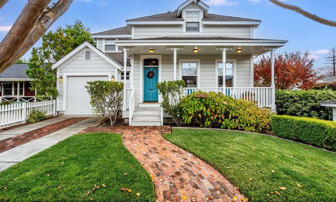 Sonoma House | The Heart of Sonoma Plaza: Stylish 1877 Victorian