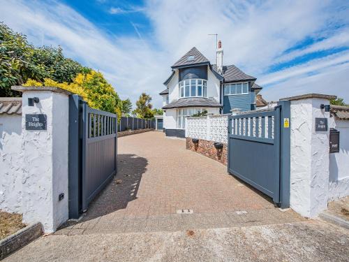 Littlehampton House | The Heights
