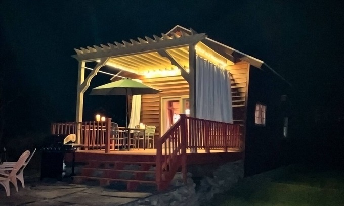 Colliersville Cabin | The Heron - Unique vacation getaway for 2 in historic cabin