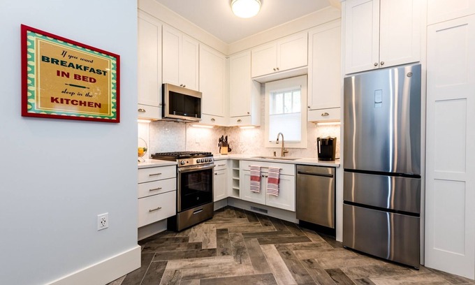 Union Pier House | The Herringbone Suite 5 at Union Pier Summer House