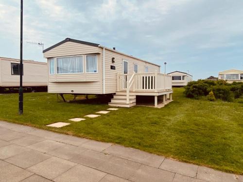Cayton Bay House | The Hideaway