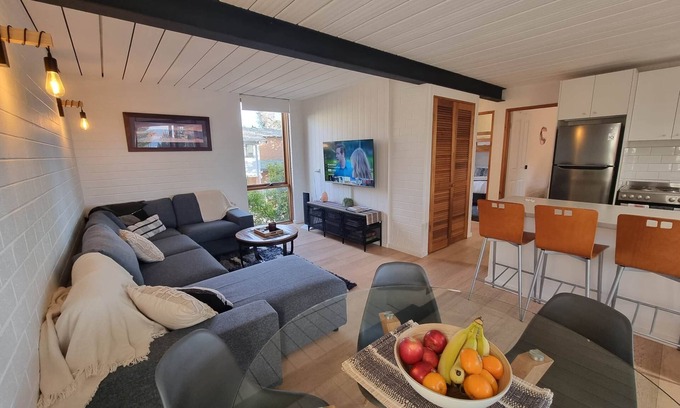 Jindabyne Apartment | The Hideaway - Lake Views | Bike Storage | Fast Wi-Fi | Central Location | BBQ