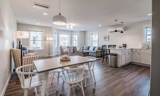 Bridgton Apartment | "The Hideaway" Luxury Suite